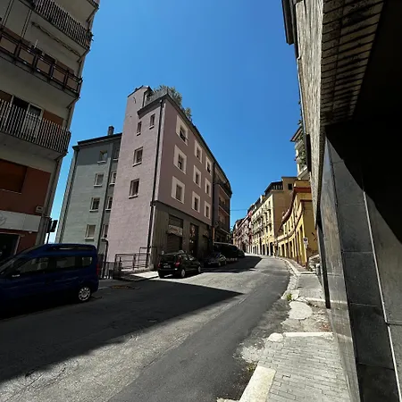 Essential & Parking In Centro Citta Con Parcheggio Privato E Wifi Potenza
