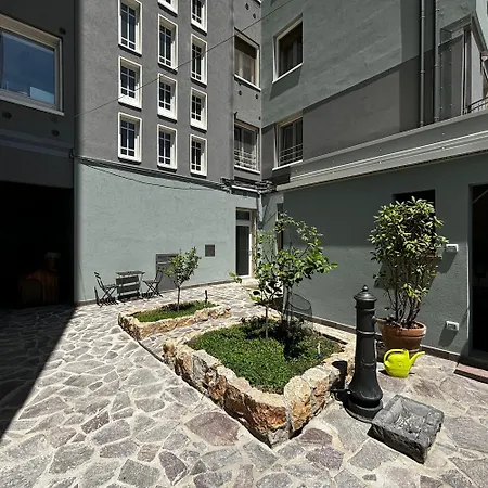 Essential & Parking In Centro Citta Con Parcheggio Privato E Wifi