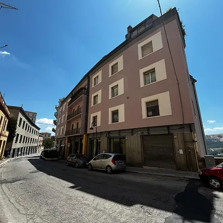 Essential & Parking In Centro Citta Con Parcheggio Privato E Wifi פוטנצה