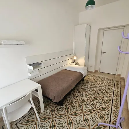 Essential & Parking In Centro Citta Con Parcheggio Privato E Wifi *
