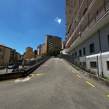 게스트하우스 Essential & Parking In Centro Citta Con Parcheggio Privato E Wifi