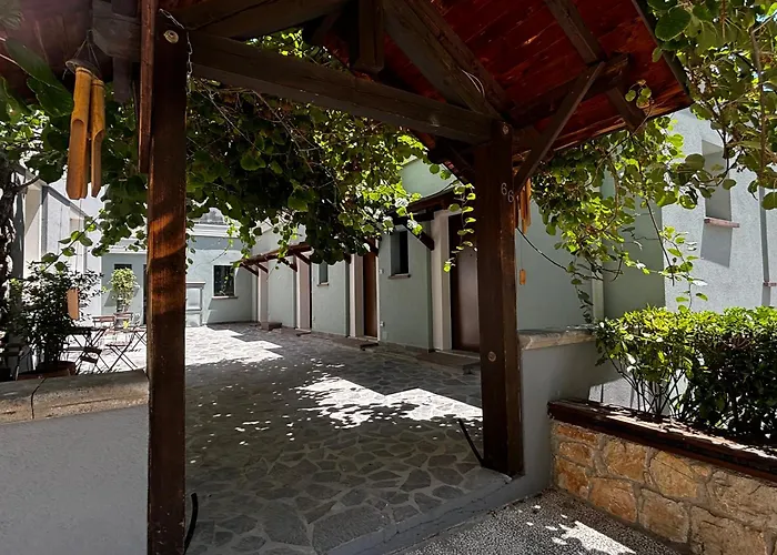 Essential & Parking In Centro Citta Con Parcheggio Privato E Wifi * Potenza