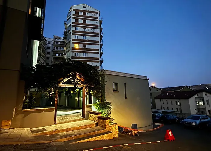 Essential & Parking In Centro Citta Con Parcheggio Privato E Wifi *